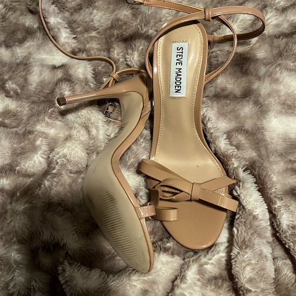 Steve Madden strappy bow heels - Picture 4 of 4